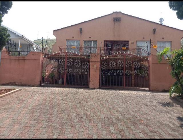 4 BEDROOM HOUSE FOR SALE IN BEZUIDENHOUT VALLEY